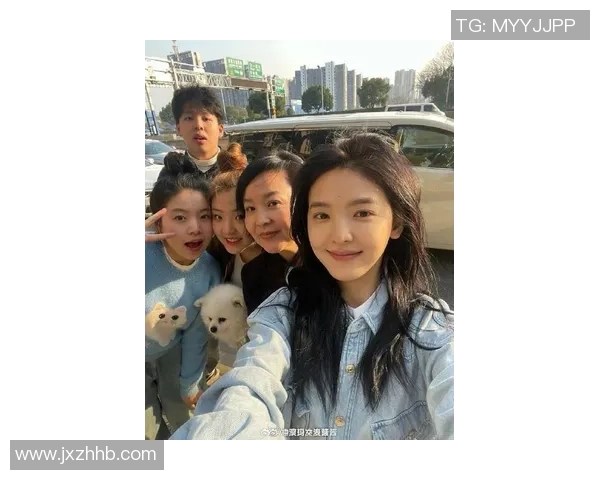 章若楠与足球球星互动频繁引热议 粉丝纷纷猜测两人关系发展 章若楠与足球球星互动频繁引热议 粉丝纷纷猜测两人关系发展