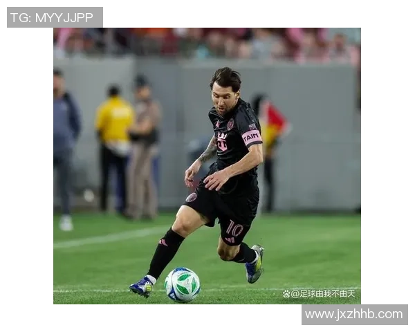 2025年在役十大足球球星排行榜：巅峰对决谁主沉浮