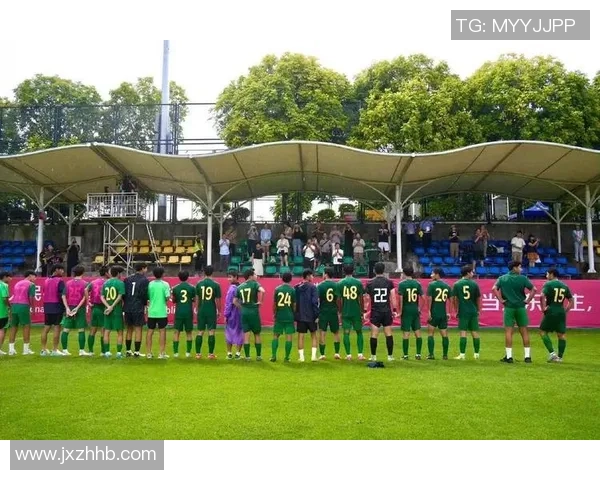 中国记者独家采访外国足球巨星 探索他们在中国的足球梦想与未来规划